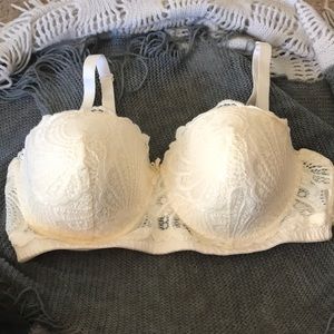 Size 38D Bra/Straps come off for strapless.